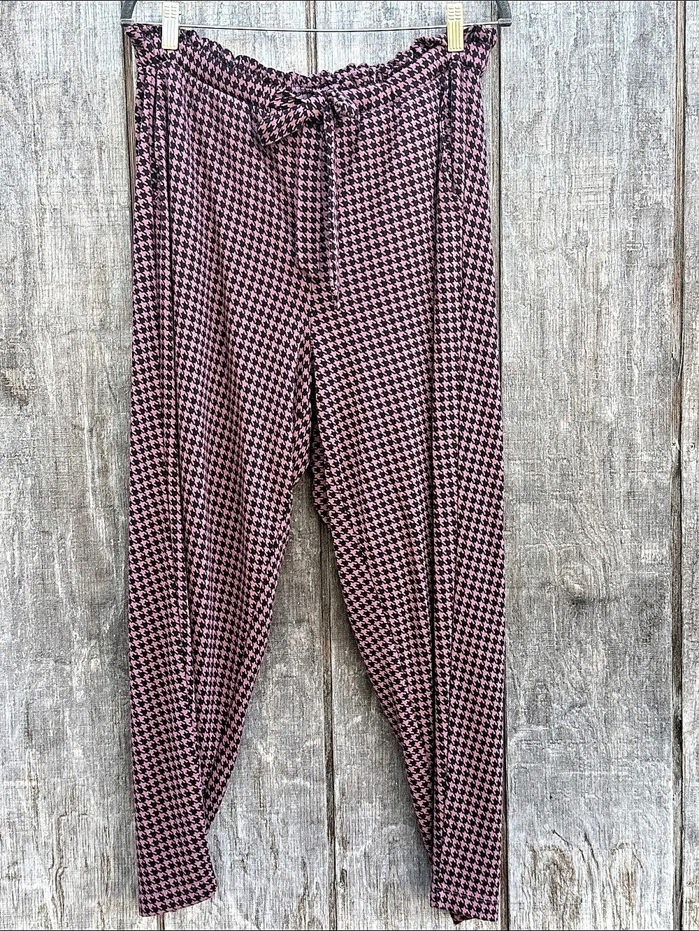 Torrid Woman’s Premium Ponte Paperbag Waist Tapered Pants Wine & Black Size 1X